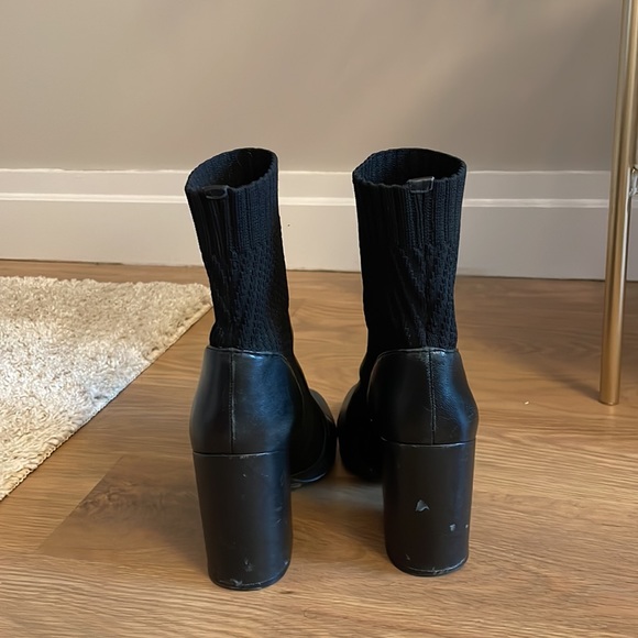 Vince Camuto black booties - Picture 4 of 4